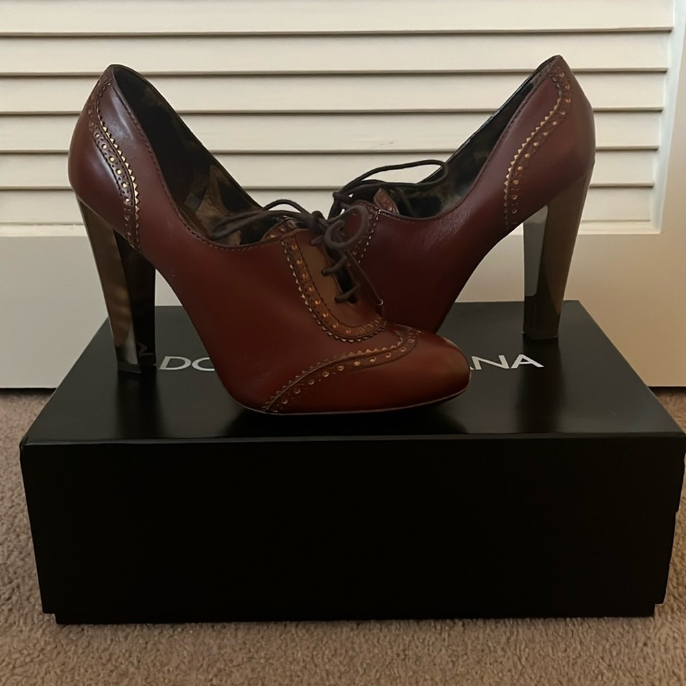 EUC Dolce & Gabbana Oxford heels